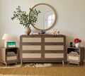 Nussbaum-Rattan-Schlafzimmermöbel-Set, 3-teiliges Boho-Set mit Kommode mit 6 Schubladen und Nachttischen mit Ladestation