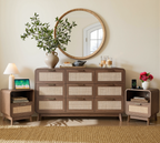 Walnuss-Rattan-Schlafzimmermöbel-Set, 3-teiliges Boho-Set mit Kommode mit 9 Schubladen und Nachttischen mit Ladestation