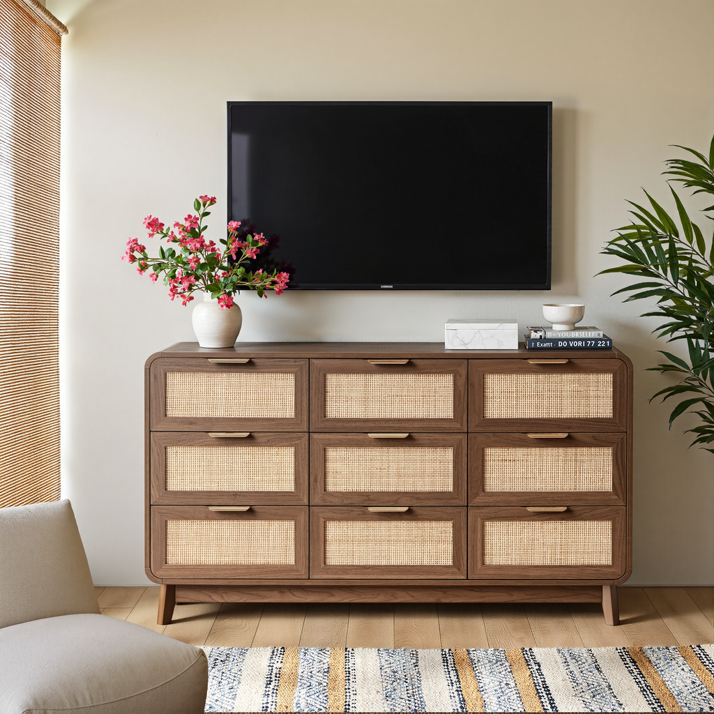 Walnuss-Rattan-Schlafzimmermöbel-Set, 3-teiliges Boho-Set mit Kommode mit 9 Schubladen und Nachttischen mit Ladestation